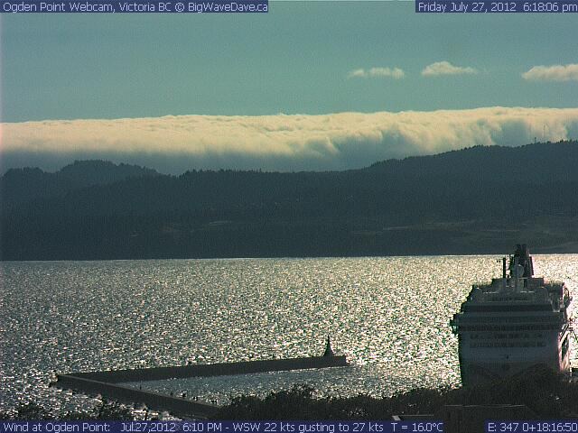 Troubles brewin' over those hills
Thick layer of marine cloud
Keywords: cloud