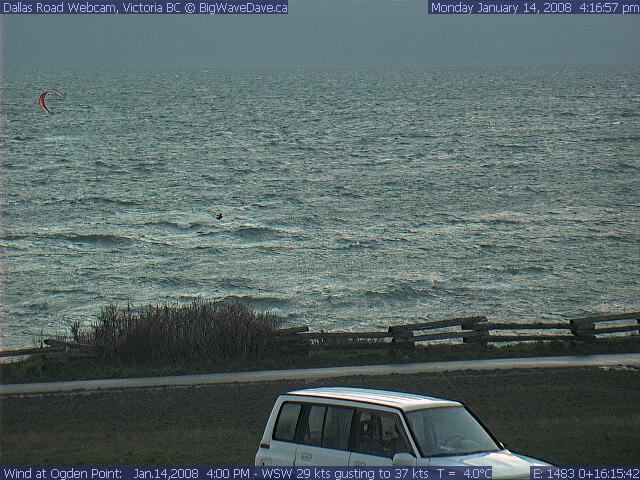 Kiter braving the cold
Big conditions, 4 degrees cold!
