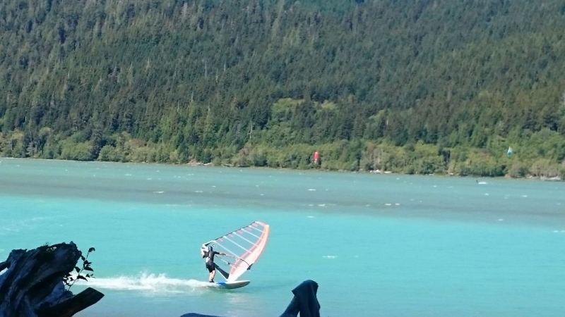 Duck jibe on big gear
Tom V somehow manages to get under a 9 m sail without dropping it in the chuck.  He said he was looking for the green water to turn, the brown streaks weren't so appealing.
