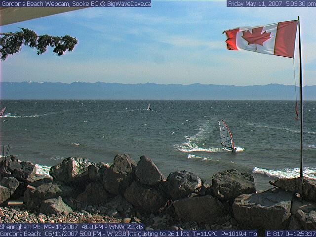 Getting crowded at Gordos.  I counted 7 boards in one pic.  Looks classic!
