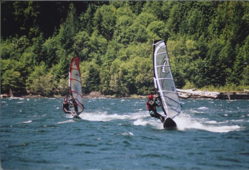 "Landy looked over his left shoulder to gauge Bannister's position, and Bannister burst past Landy on the right"
