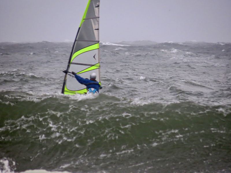 standing wave face (Dunkinguy? on next wave)
