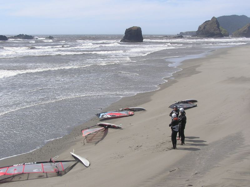 I think we should head back to the island - not enough wind here!
