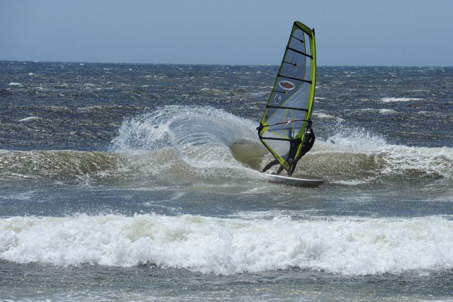 Shaggy - Chucking some spray
