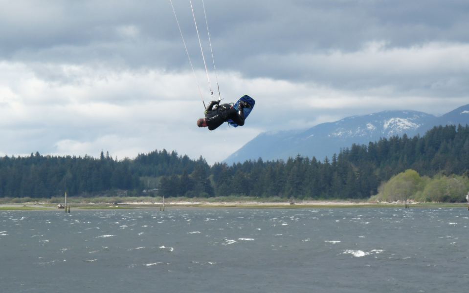 Spring session @ Alberni Quay
Kitesurferdale after a long winter hianus...gets his anus up hi!
