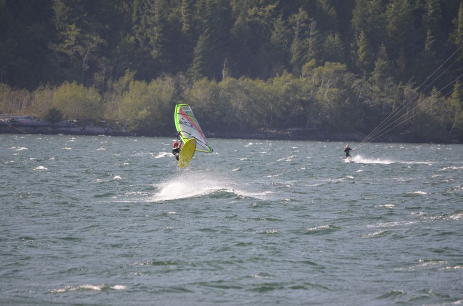 C36 getting some air time at the Lake
In between he was pulling some forward loop pre-practice catapult training, just pull it in the air now Bru! You got it!
