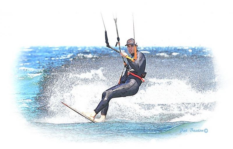 kiteboardin' image
photo/sketch
