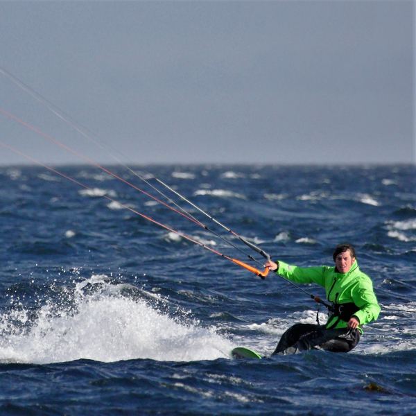 Dallas Road - Sept 22nd
My first go at kiteboarding pics.  Shot with a Canon 100-400mm adapted to a Panasonic GX8.  All manual focus.

@gwydionjhr on Instagram
