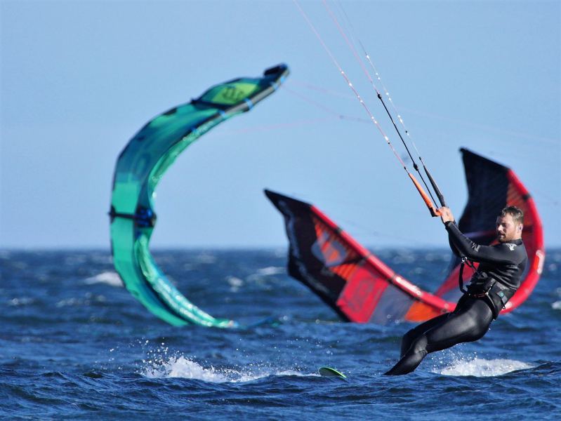 Dallas Road - Sept 22nd
My first go at kiteboarding pics.  Shot with a Canon 100-400mm adapted to a Panasonic GX8.  All manual focus.

@gwydionjhr on Instagram
