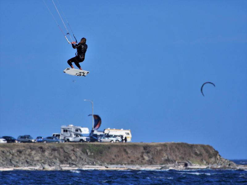 Dallas Road - Sept 22nd
My first go at kiteboarding pics.  Shot with a Canon 100-400mm adapted to a Panasonic GX8.  All manual focus.

@gwydionjhr on Instagram
